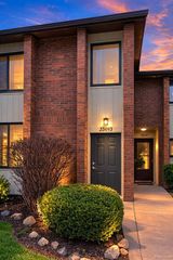 33693 Pondview Circle, Livonia, MI 48152