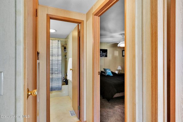 181 Circle DR, Hope, ID 83836