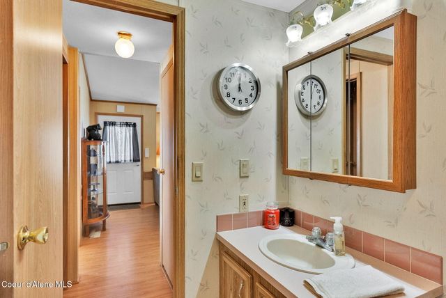 181 Circle DR, Hope, ID 83836