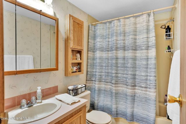 181 Circle DR, Hope, ID 83836