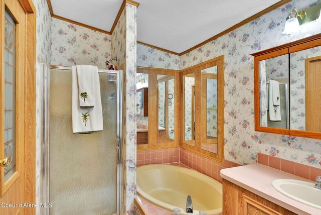 181 Circle DR, Hope, ID 83836