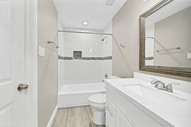 5807 Southmund Street B, Houston, TX 77033