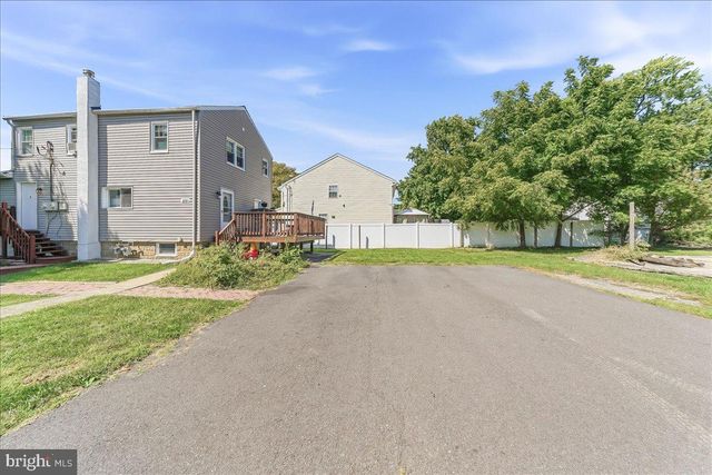 210 SUMMER AVE, Horsham, PA 19044