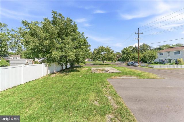 210 SUMMER AVE, Horsham, PA 19044