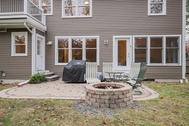 5 Old Wood Rd, North Attleboro, MA 02760