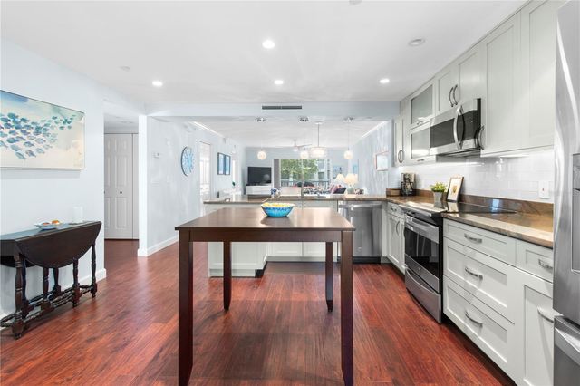 9320 CLUBSIDE CIRCLE 2201, Sarasota, FL 34238