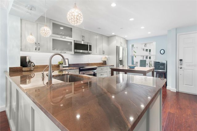 9320 CLUBSIDE CIRCLE 2201, Sarasota, FL 34238