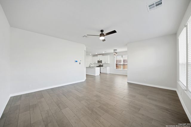 648 AMBER CRK, Cibolo, TX 78108