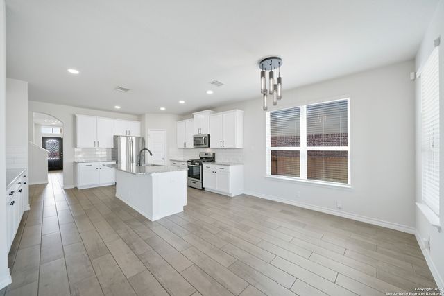 648 AMBER CRK, Cibolo, TX 78108
