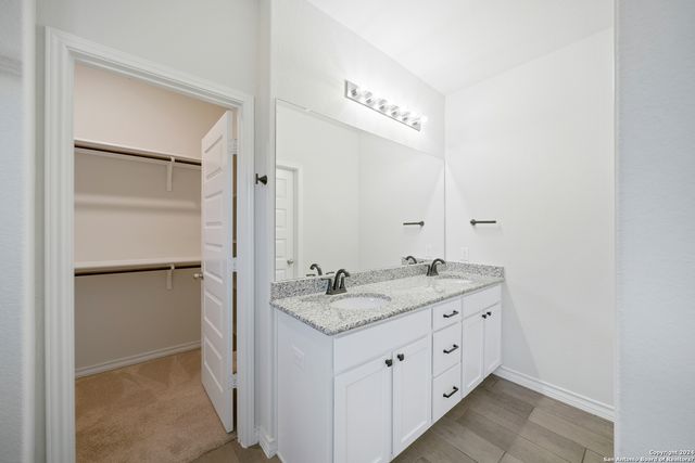 648 AMBER CRK, Cibolo, TX 78108