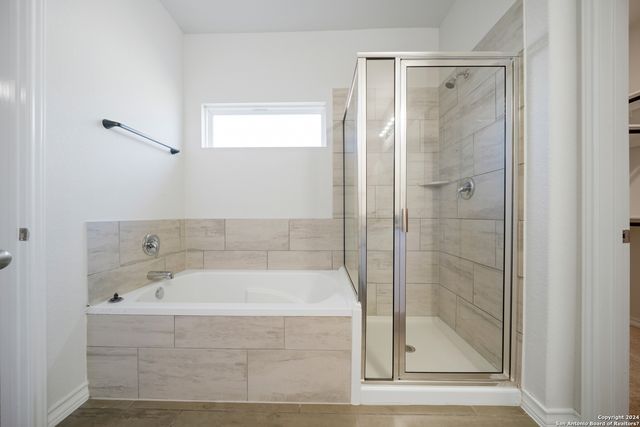 648 AMBER CRK, Cibolo, TX 78108