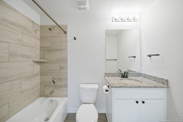 648 AMBER CRK, Cibolo, TX 78108
