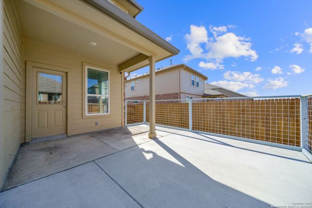 648 AMBER CRK, Cibolo, TX 78108
