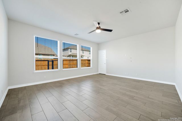 648 AMBER CRK, Cibolo, TX 78108