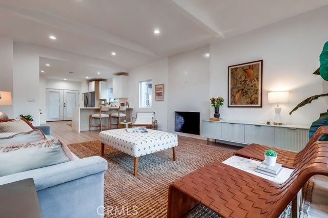 4016 6th Avenue, Los Angeles, CA 90008