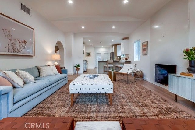 4016 6th Avenue, Los Angeles, CA 90008