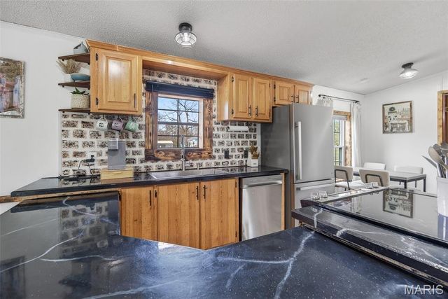 17007 Dogwood Drive, Lebanon, MO 65536