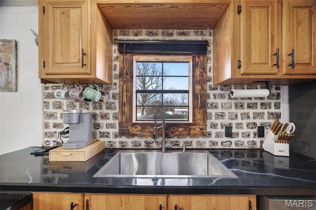 17007 Dogwood Drive, Lebanon, MO 65536