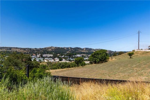 669 Red Cloud Road, Paso Robles, CA 93446