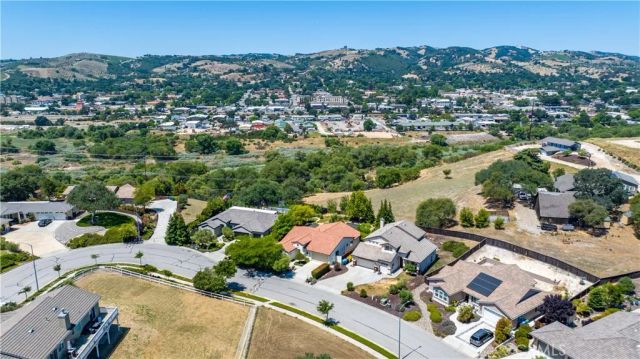669 Red Cloud Road, Paso Robles, CA 93446
