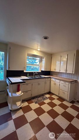 16310 Ashworth Avenue N, Shoreline, WA 98133