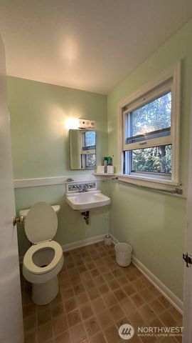 16310 Ashworth Avenue N, Shoreline, WA 98133