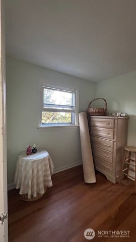 16310 Ashworth Avenue N, Shoreline, WA 98133
