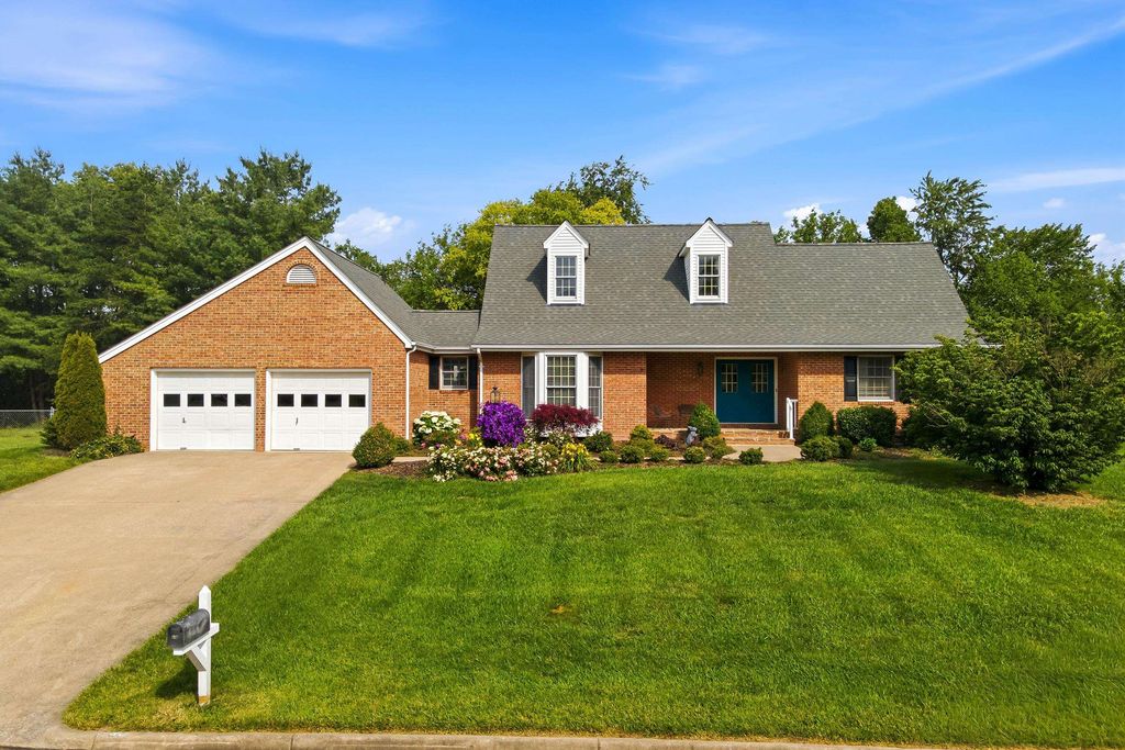 415 KERN ST, Woodstock, VA 22664