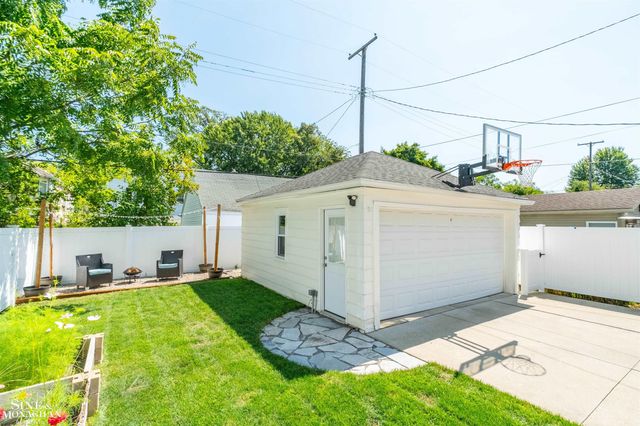 234 Mckinley Avenue, Grosse Pointe Farms, MI 48236