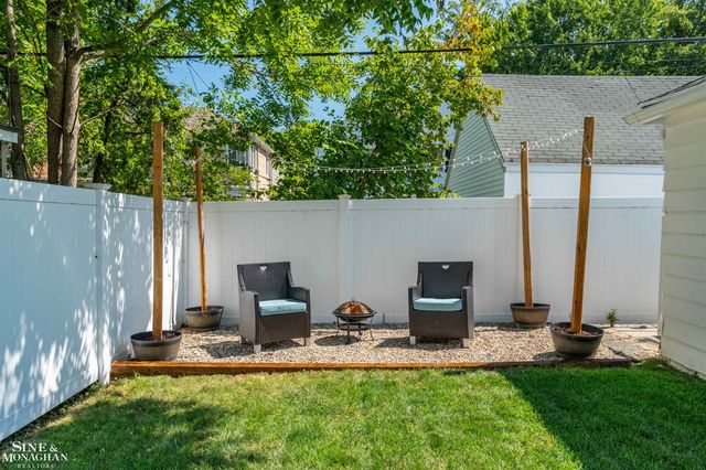 234 Mckinley Avenue, Grosse Pointe Farms, MI 48236
