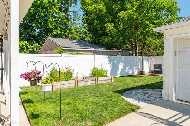 234 Mckinley Avenue, Grosse Pointe Farms, MI 48236