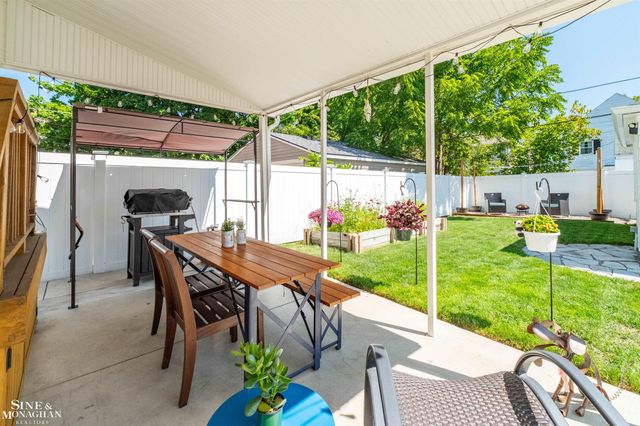 234 Mckinley Avenue, Grosse Pointe Farms, MI 48236