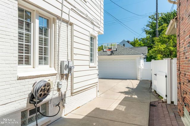 234 Mckinley Avenue, Grosse Pointe Farms, MI 48236