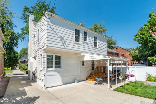 234 Mckinley Avenue, Grosse Pointe Farms, MI 48236