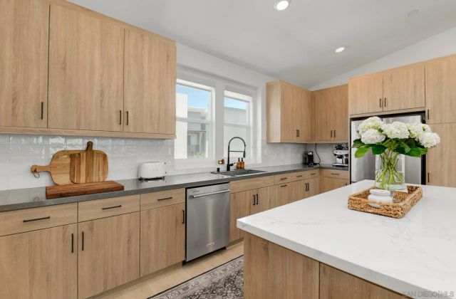 10466 Newbliss Way, San Diego, CA 92126