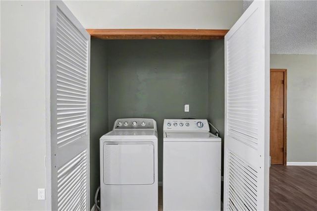 1605 E 21st Place, Lawrence, KS 66046