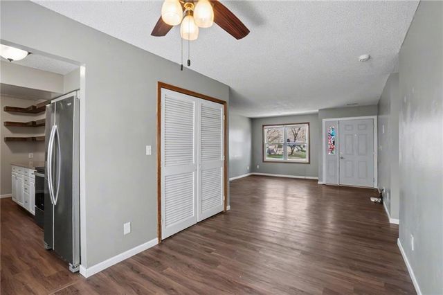 1605 E 21st Place, Lawrence, KS 66046