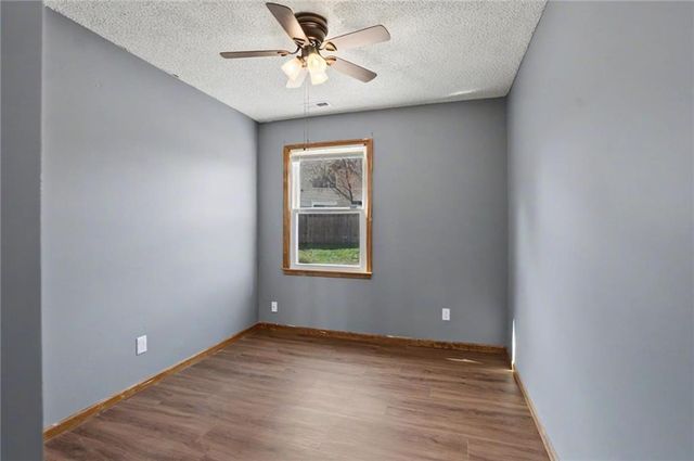 1605 E 21st Place, Lawrence, KS 66046