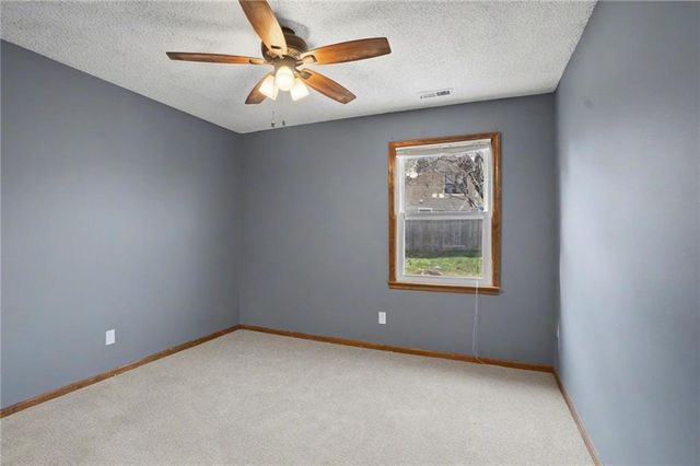 1605 E 21st Place, Lawrence, KS 66046