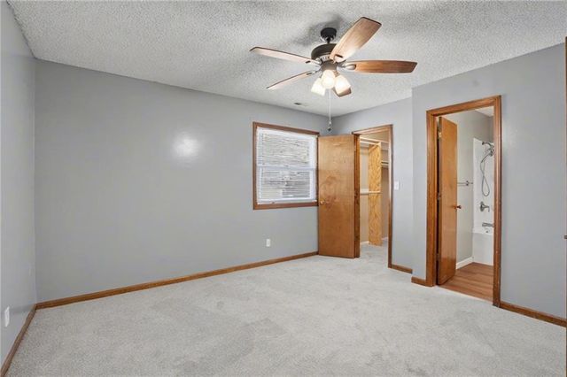 1605 E 21st Place, Lawrence, KS 66046