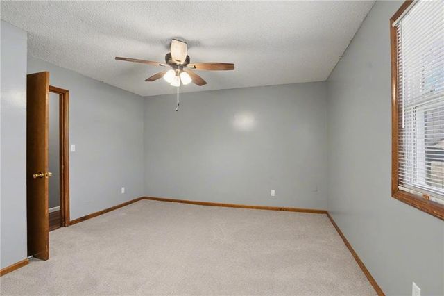 1605 E 21st Place, Lawrence, KS 66046