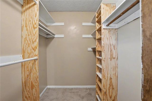 1605 E 21st Place, Lawrence, KS 66046