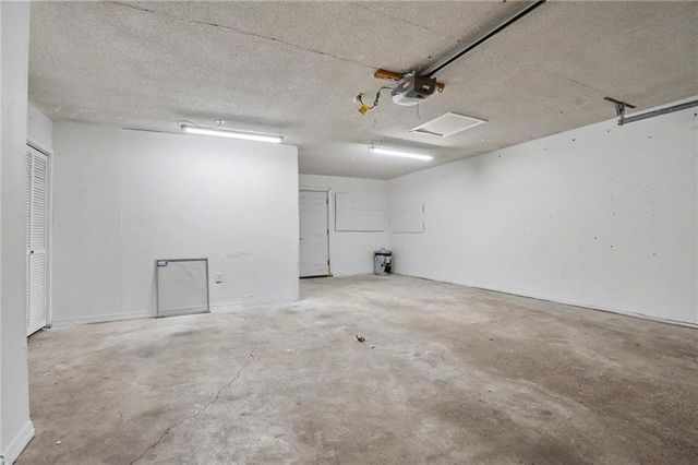 1605 E 21st Place, Lawrence, KS 66046