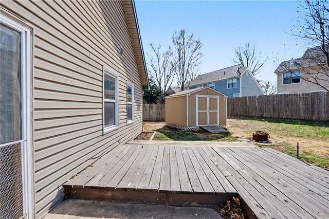 1605 E 21st Place, Lawrence, KS 66046