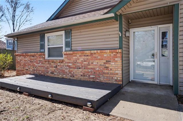 1605 E 21st Place, Lawrence, KS 66046