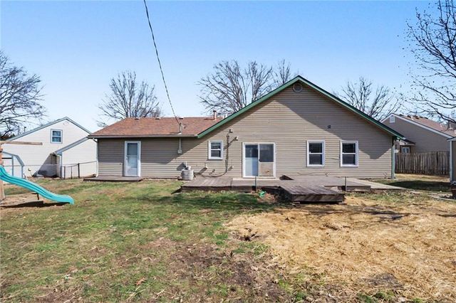 1605 E 21st Place, Lawrence, KS 66046