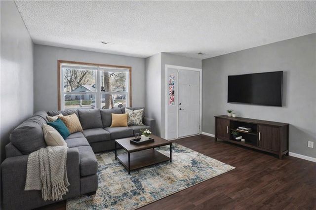 1605 E 21st Place, Lawrence, KS 66046