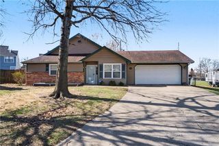 1605 E 21st Place, Lawrence, KS 66046