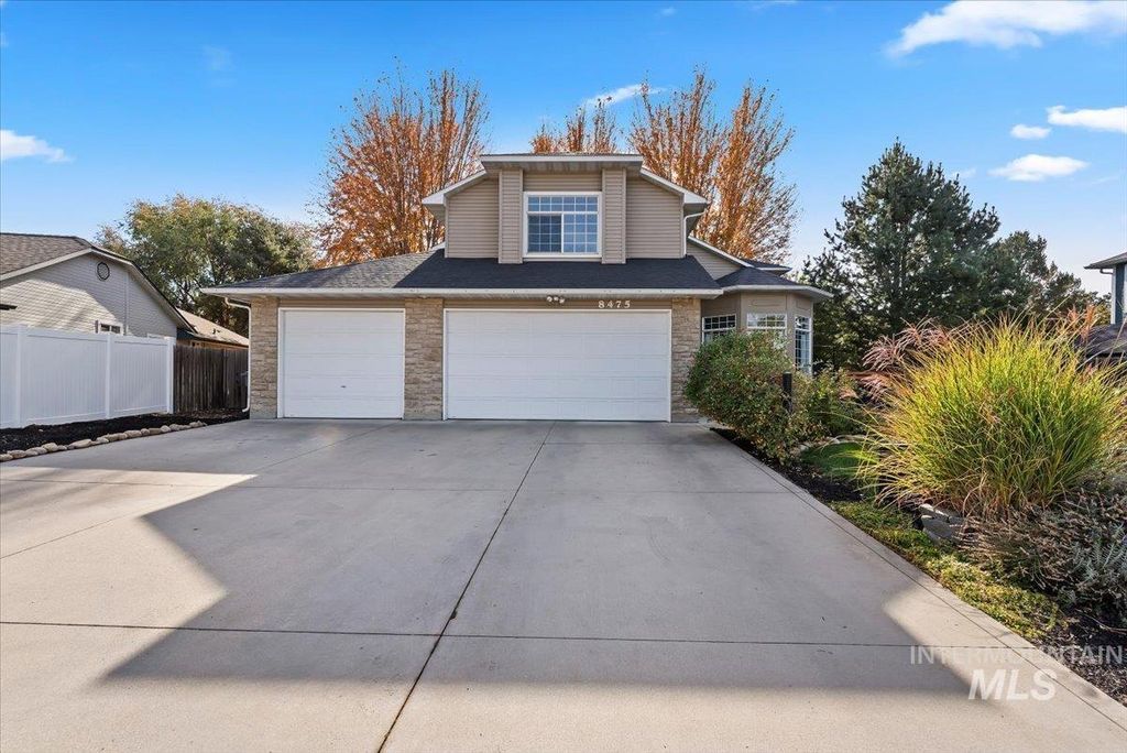 8475 W Beachside Ct, Boise, ID 83714 photo 2