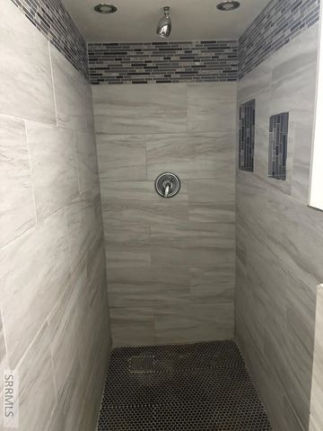 77 Cottonwood Avenue, Pocatello, ID 83204